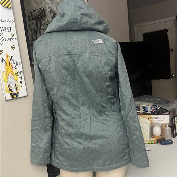 The North Face Women's Teal HIVENT Hooded Ski Jacket skying snowboarding - Picture 4 of 16